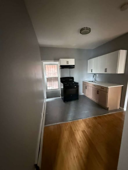 Building Photo - 300 Watchung Ave