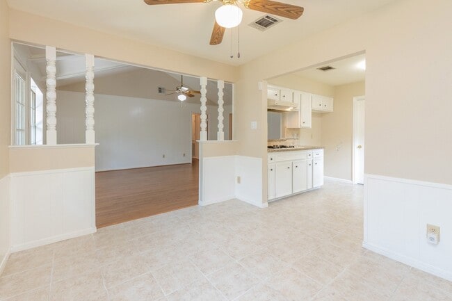 Building Photo - 2623 Longleaf Pines Ln