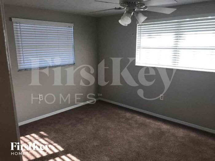Building Photo - 8733 Roble Way