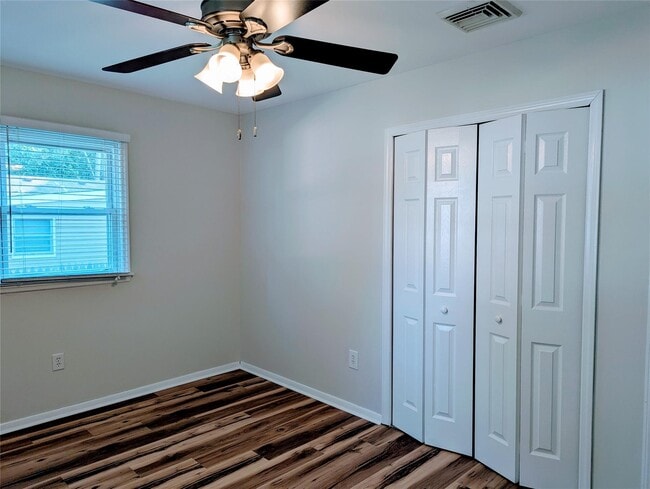 Building Photo - 139 Pine Neck Ave