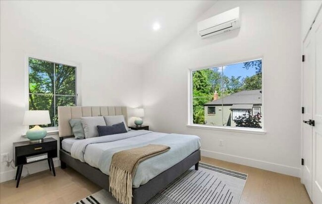 Building Photo - Maple Leaf 2-Bedroom Plus Office