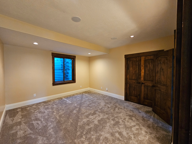 Building Photo - 738 Deer Hollow Rd