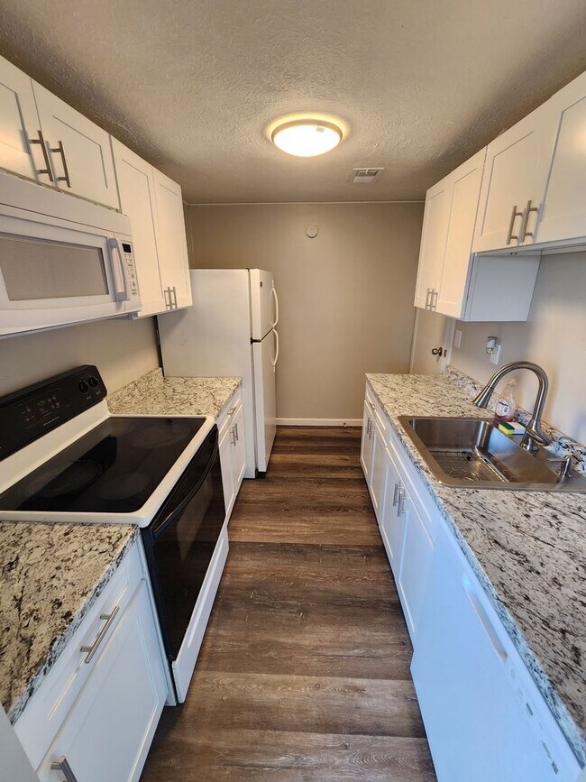 Building Photo - 121 Mallard Ct