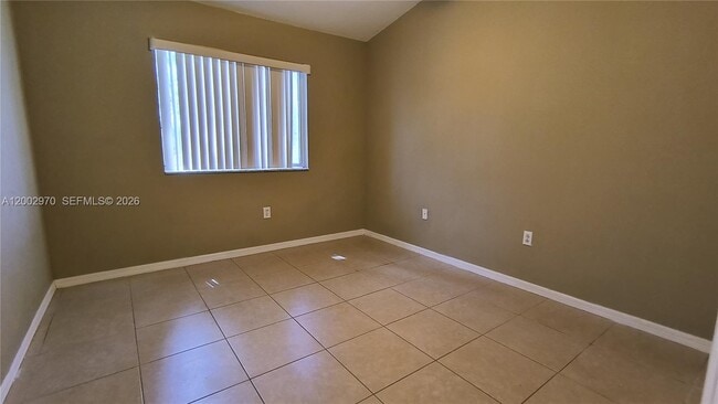 Building Photo - 985 NE 34th Ave