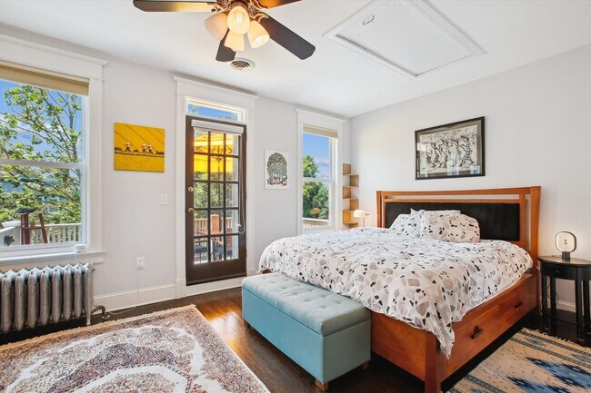 Building Photo - Stunning 3BR+, 3.5BA Capitol Hill Home wit...
