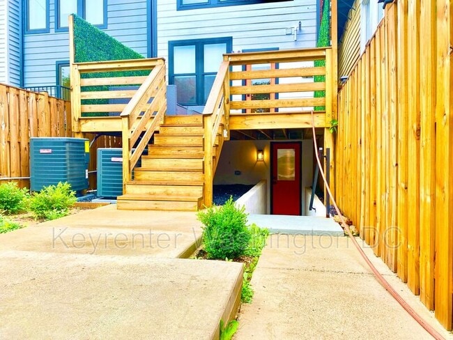 Building Photo - 1618 Gales St NE