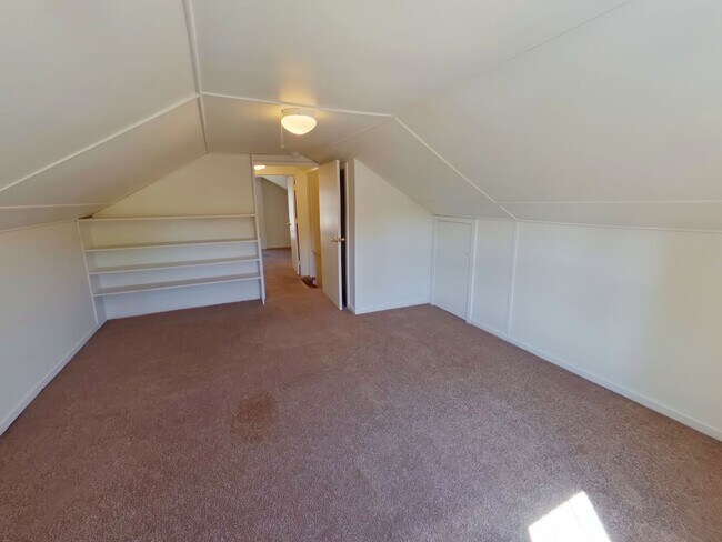 Building Photo - Free 1st month rent! 5 bedroom house near ...