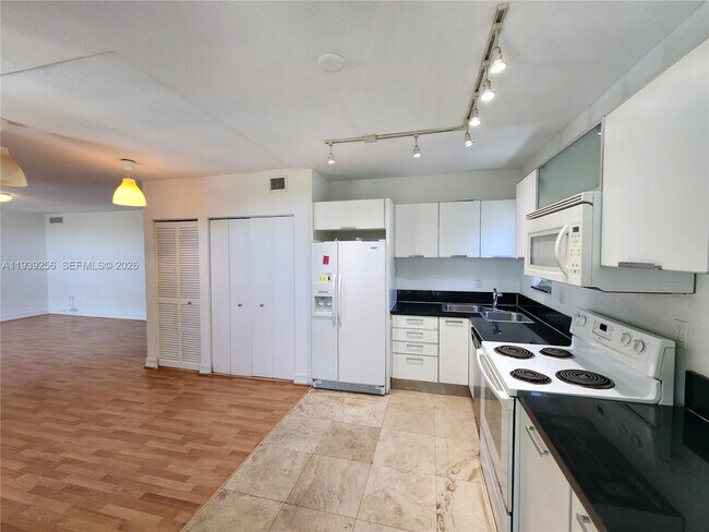 Building Photo - 1080 99th St