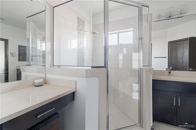 Building Photo - 26 El Jardin St