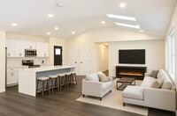 Building Photo - 19 Primrose Ave W
