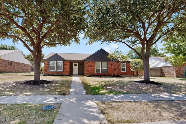 Building Photo - 215 Aspenway Dr