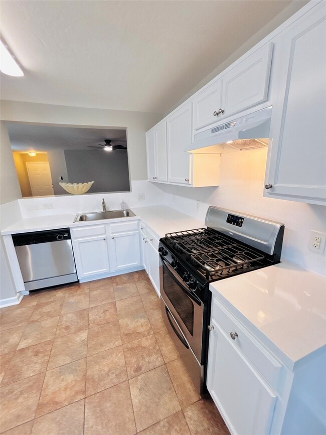 Building Photo - 8134 Sanders Forest Ct
