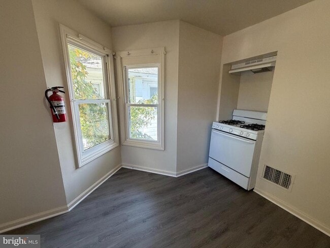 Building Photo - 110 W Main St