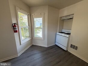 Building Photo - 110 W Main St