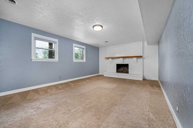 Building Photo - JC Rental Available. Prime location