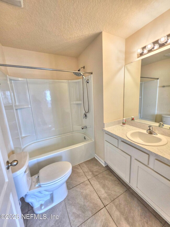 Building Photo - 3972 Vlg Vw Ln