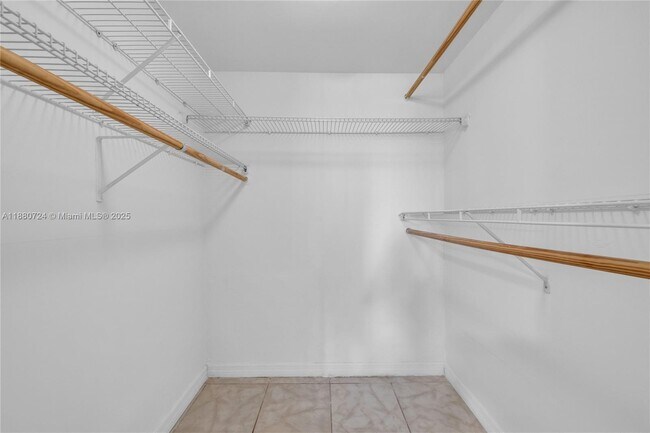 Building Photo - 7825 Fairview Dr