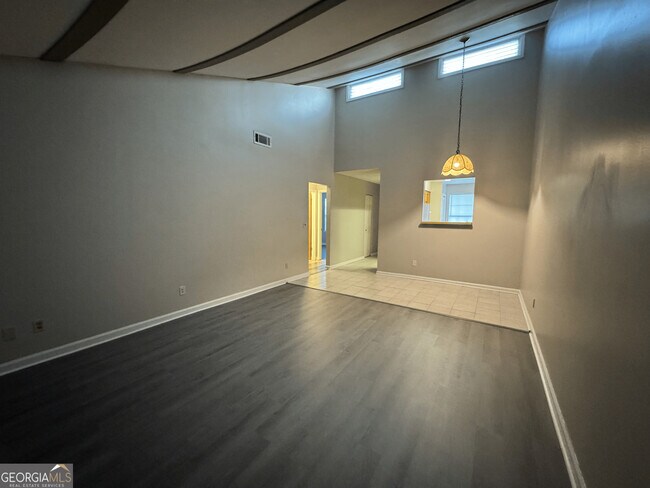 Building Photo - 415 Admiral's Walk Dr