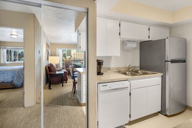 Building Photo - Downtown Furnished 1 Bed / 1 Bath Apartmen...