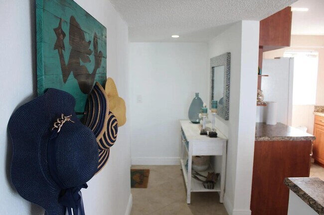 Building Photo - 10102 S Ocean Dr