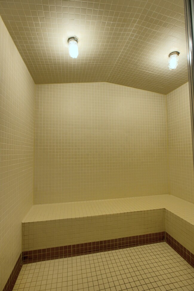 Building Photo - 57 E Delaware Pl
