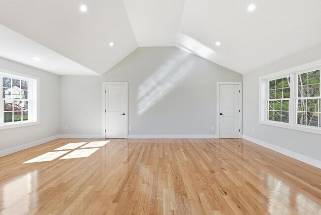 Building Photo - 6 Barrows Rd