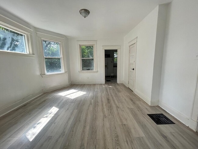 Building Photo - 3719 Laclede Ave