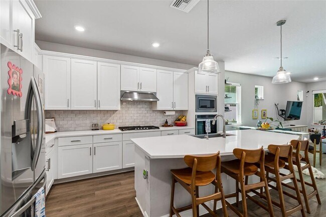 Building Photo - 213 S Albany Ave