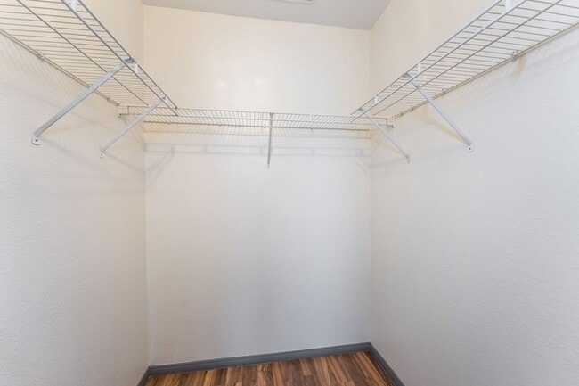 Building Photo - Beautifully Remodeled 2 bedroom Condo!