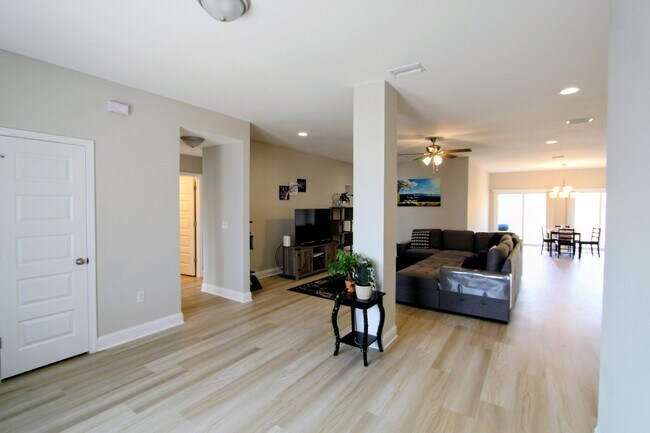 Building Photo - 5438 Lee Farm Blvd