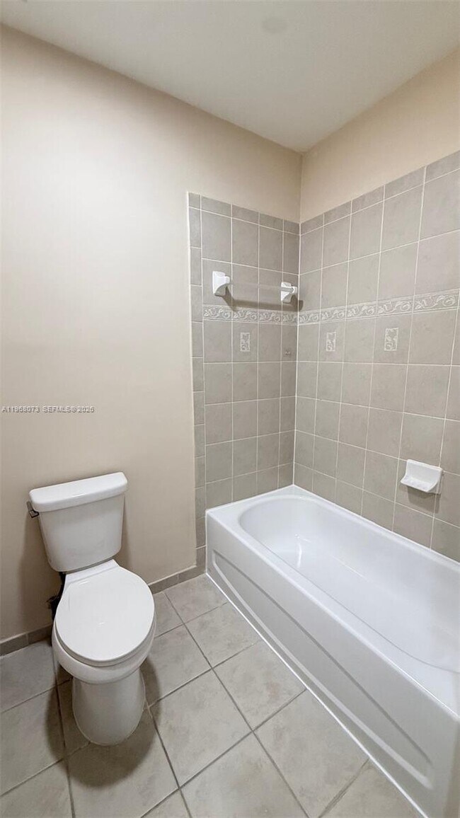 Building Photo - 3323 NE 11th Dr