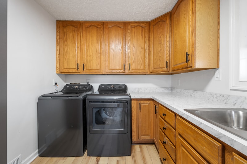 Building Photo - 6508 South Dr