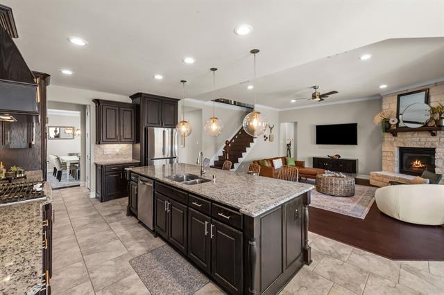 Building Photo - 2881 Redfern Dr