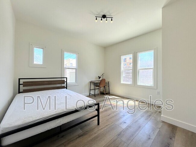Building Photo - 1580 W 30th St