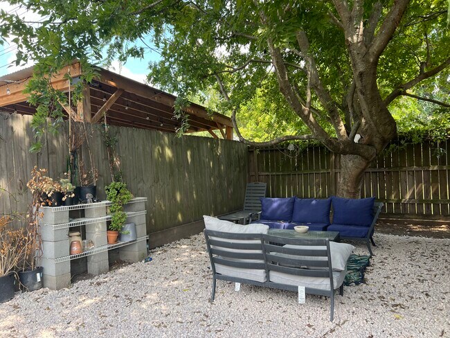 Building Photo - 5006 Hardy St