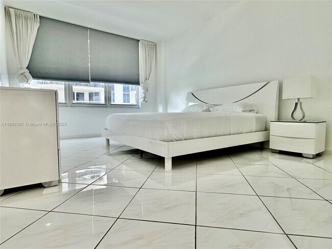 Building Photo - 4747 Collins Ave