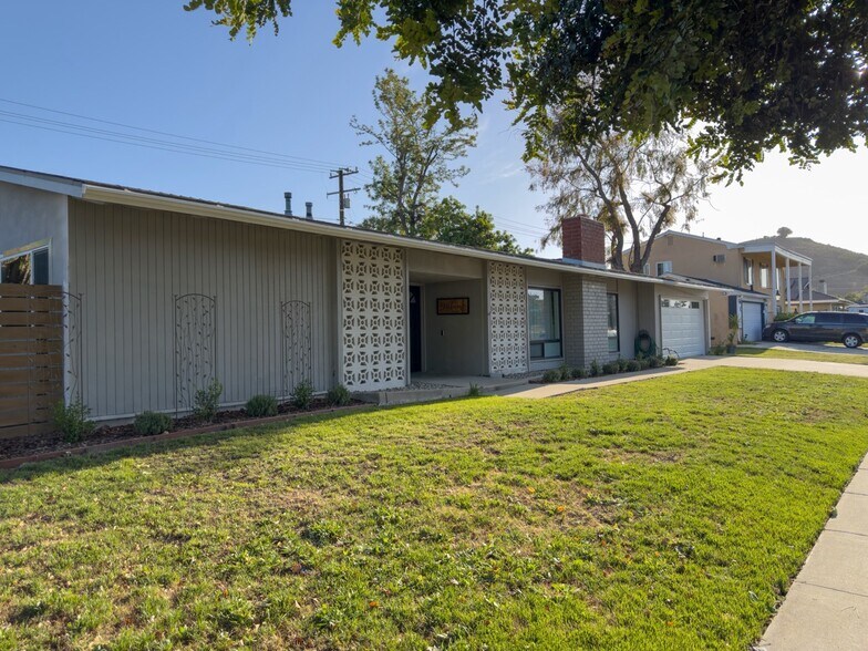 Building Photo - 176 W Gainsborough Rd