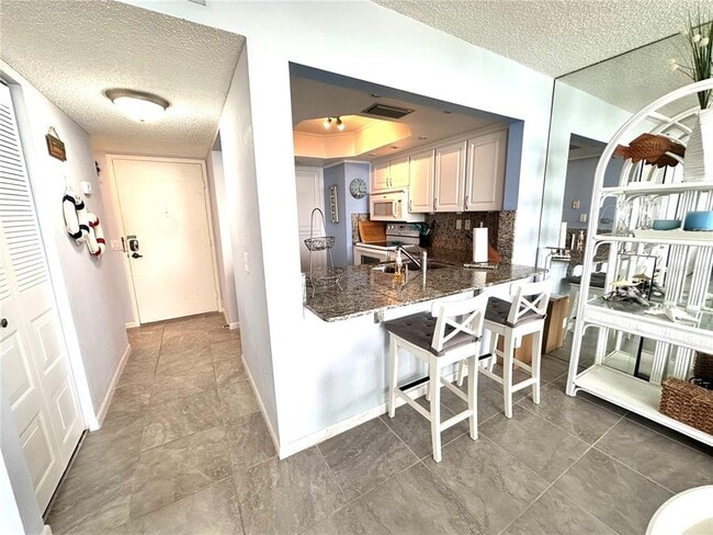 Building Photo - 6361 Bahia Del Mar Blvd S