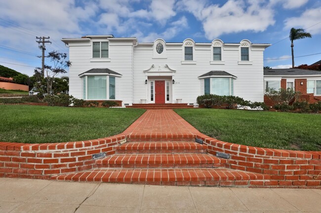 Building Photo - Stunning Point Loma Home with Downtown/Bay...