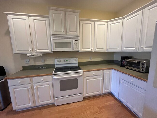 Building Photo - 1005 E Shearwater Ln