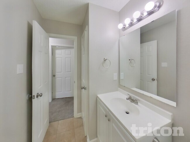 Building Photo - 4518 Connaught W Dr