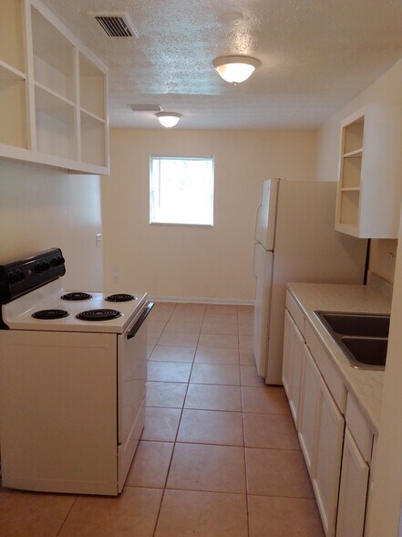 Building Photo - 2537 Chris Ct