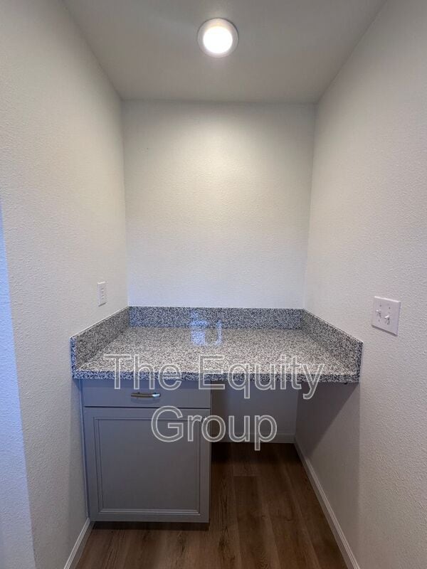 Building Photo - 145 N A St