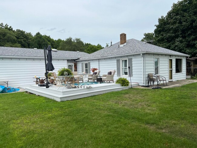 Building Photo - Lake Front Home in Portage