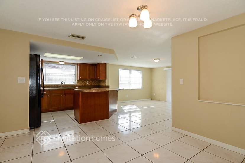 Building Photo - 1741 Dartmouth Dr