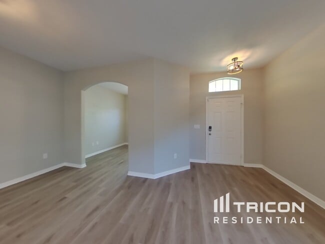 Building Photo - 3921 Langdrum Dr