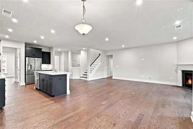 Building Photo - 411 Riverclub Rd