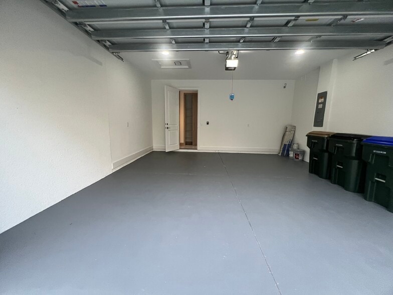 Building Photo - 4327 Kinlock St