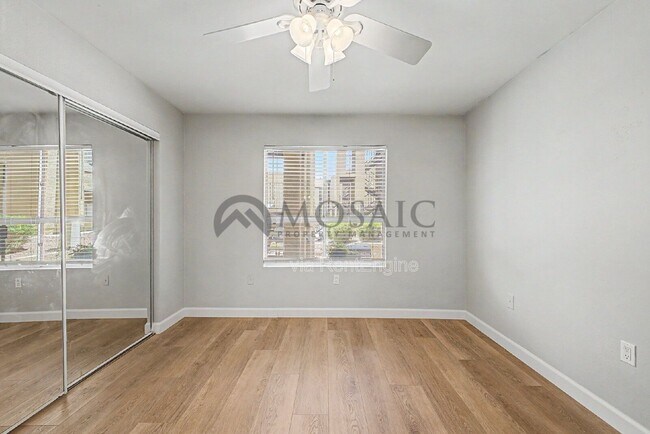 Building Photo - 461 W Holmes Ave