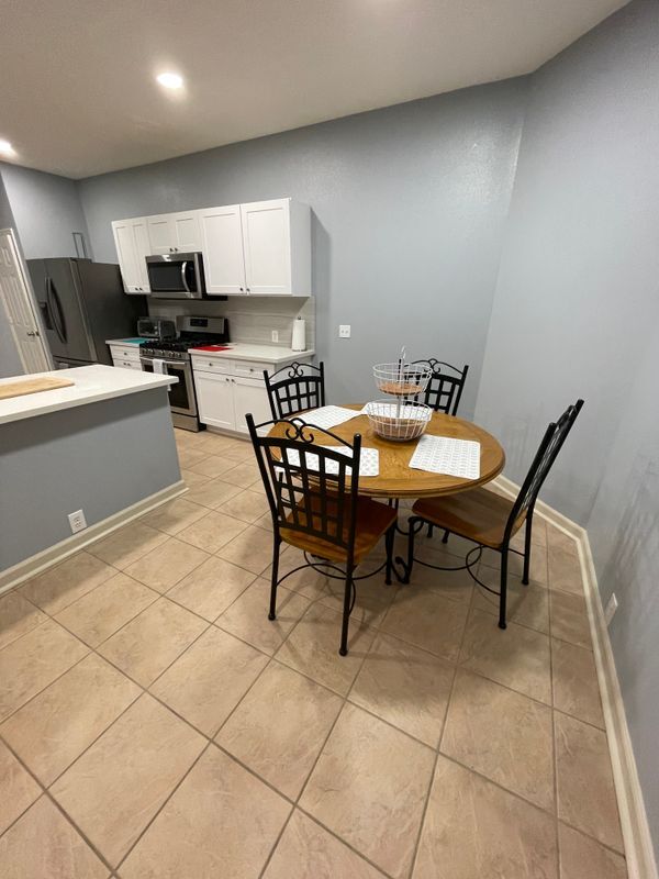 Building Photo - 5730 Baldwin Elm St